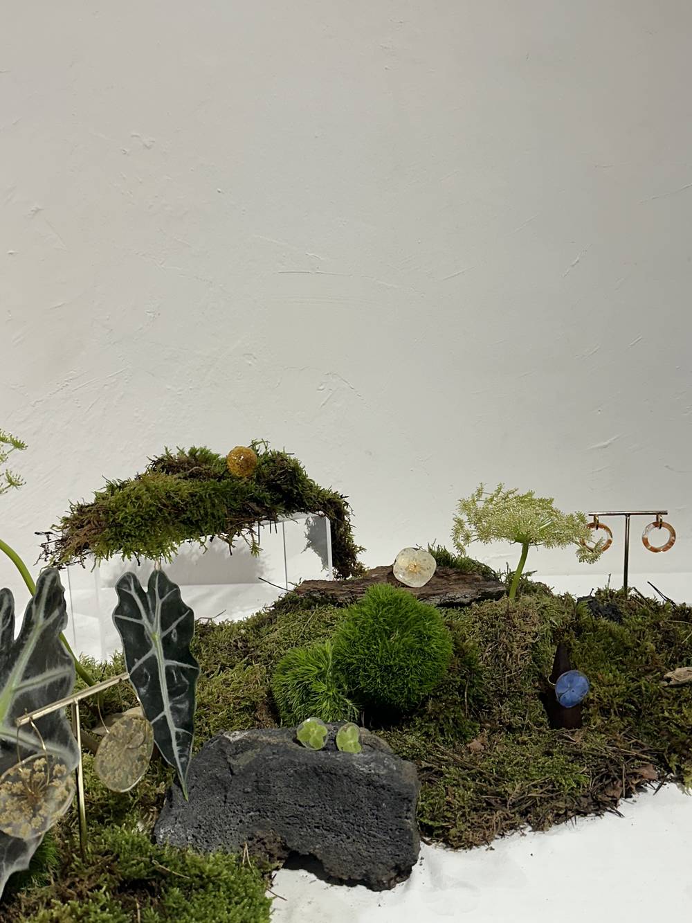 Suspended Green gallery image 10
